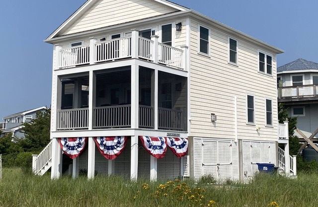 ENTIRE HOME CHARLESTOWN BEACH - BEACH HAVEN RI - FULLY STOCKED!
