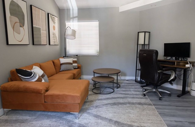 Entire Home - Hidden Gem