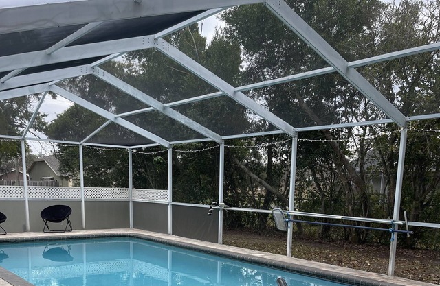 Entire home with pool near by Weeki Wachee Water Park