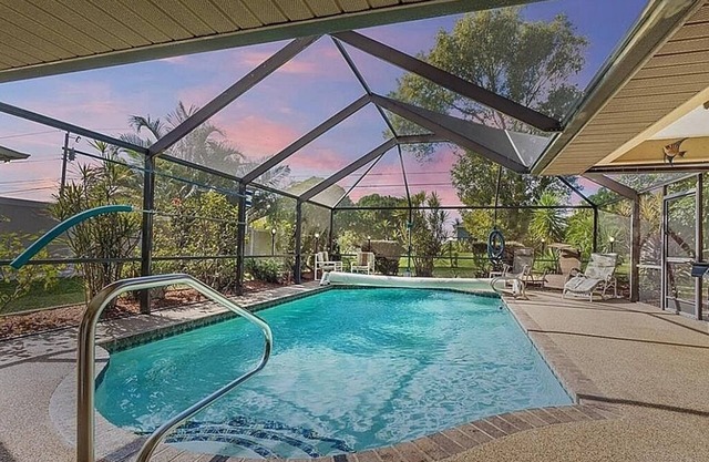 Entire House - 3 bed 2 baths, with large, heated pool in Cape Coral.