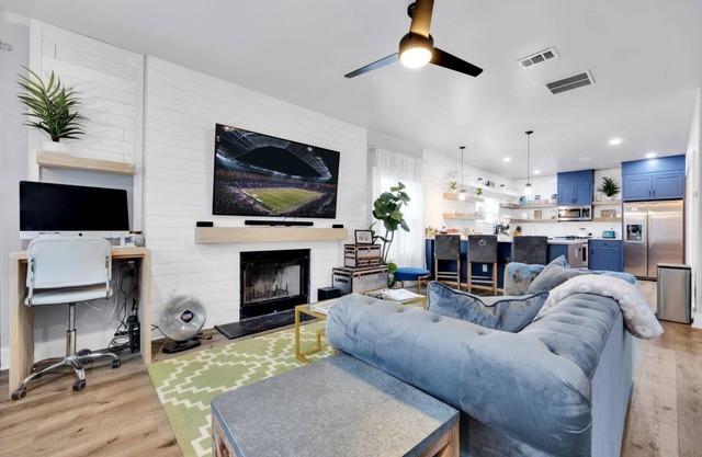 ENTIRE HOUSE, 3BR, 2.5 BATHS, SLEEPS 8, PERFECT LOCATION DOWNTOWN ATL