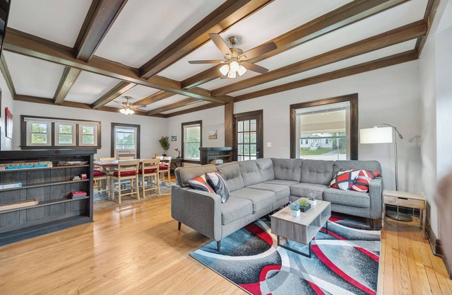 Entire house/4bd 1bath/Laundry/GlenEllyn/Lombard/Wheaton/FreeParking&WIFI