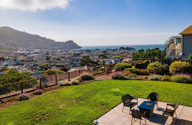 Entire Ocean View Home/beaches, hiking, restaurants, family activities.