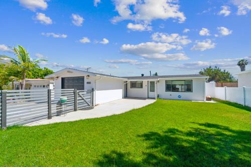 Entire Private 3-Bedroom House w Gated Yard, Garage, Crib, Ranch Style, Available Now