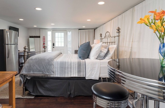 ✨Entire Secluded Barn Suite Ctr Historic Carlisle✨
