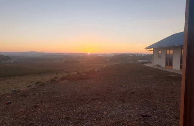 Entire Self Contained Suite, OffGrid Eco Farm Stay