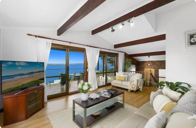 Entire spectacular lake and ocean view holiday house