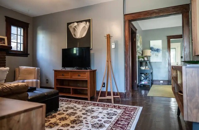 Entire Townhouse - 2 Separate Unitsnn