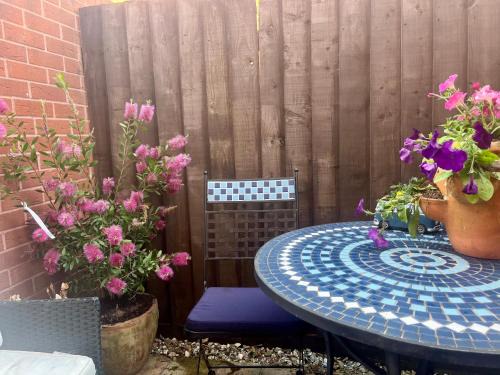 Entire Two Bed Coach House Super King Beds Turn into singles
