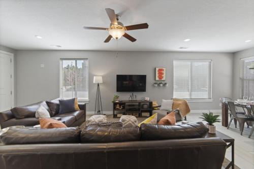 Entrada 611 - 4BR Luxury Townhome, Pool, Hot Tub, Garage