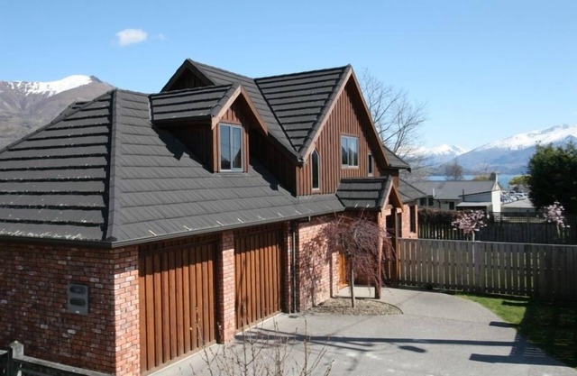 Enviable downtown Wanaka location. Room for up to 9 guests