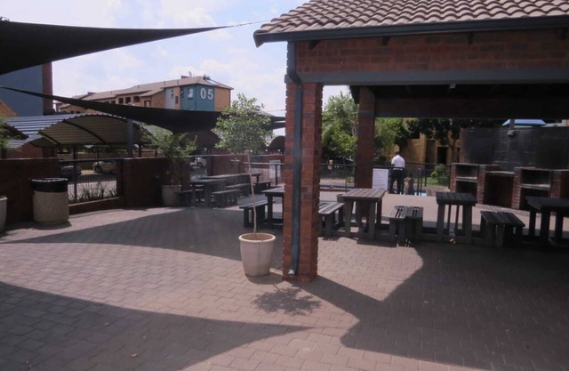 Enyoy this furnished Morden house with your family
