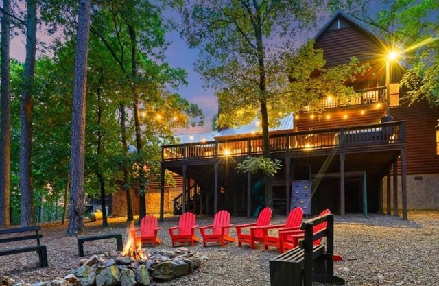 Epic Views + Sleeps 21 + Bunk Room & Game Zone