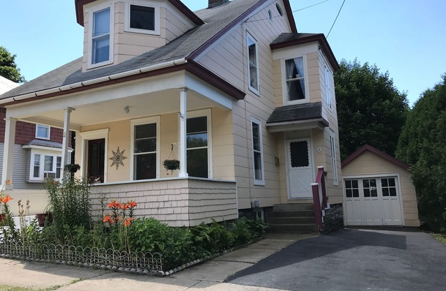 Erie Canal Bike Path-Historical Vacation Home