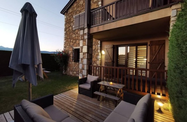 ERR I 6 PAX - Two Bedroom Apartment, Sleeps 6