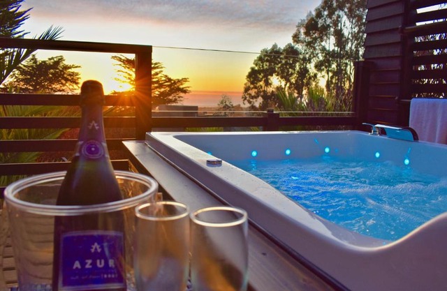 - ESCAPADA DE LUJO PARA DOS - Casa Boutique Privada - Vistas al Océano - Parrilla y Fogón en Quincho Privado - Insumos desayuno - Tu estadía incluye GRATIS 1 Sesión de Hidromasaje & Cromoterapia bajo las estrellas en Jacuzzi Privado