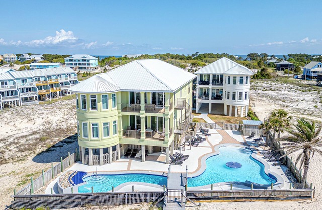 Escapades A2 - Sleeps 20 - Beachfront w/Pool - Upper Unit