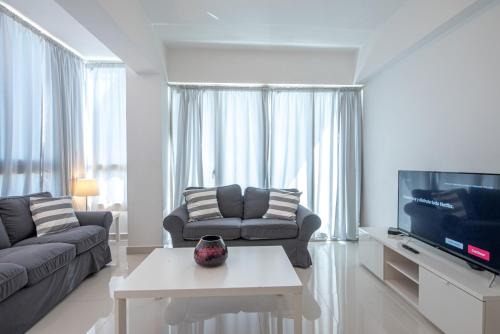 Escape Apartments, Balcony, Pool & Gym in La Julia