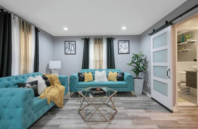 "Escape to Ellis Hideaway: Cozy 2-Bedroom Retreat with 1.5 Baths