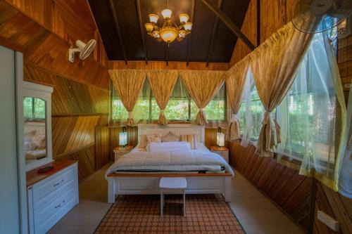 Escape to Nature Cozy Terrace Room by the River