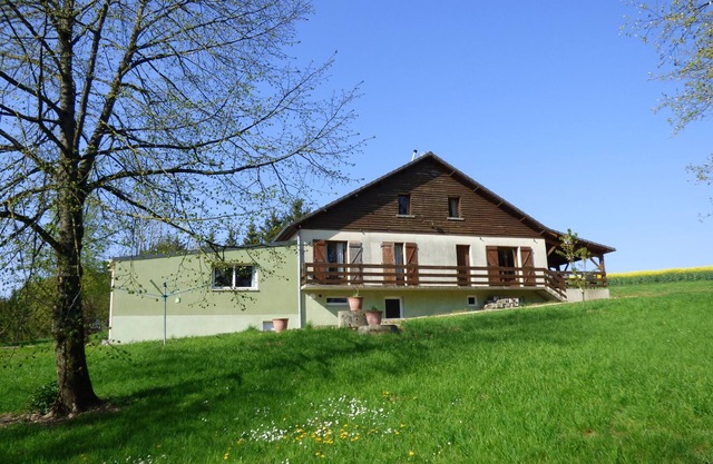 Escape to our nature-filled Gîte with indoor pool and pond!