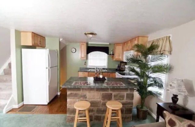 Escape to our romantic stone cottage by a pond overlooking Amish country
