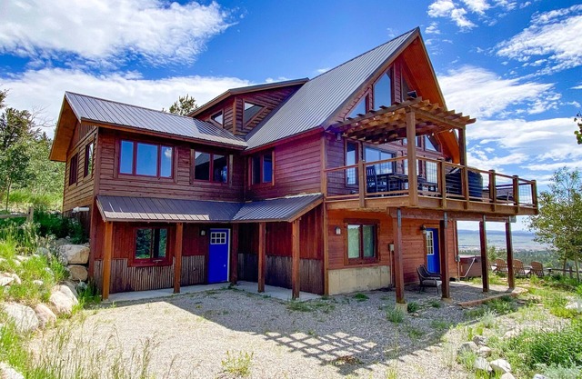 Escape to Pure Luxury with the Entire Family, w/Hot Tub, Chef's Kitchen - Blue Sky Ridge