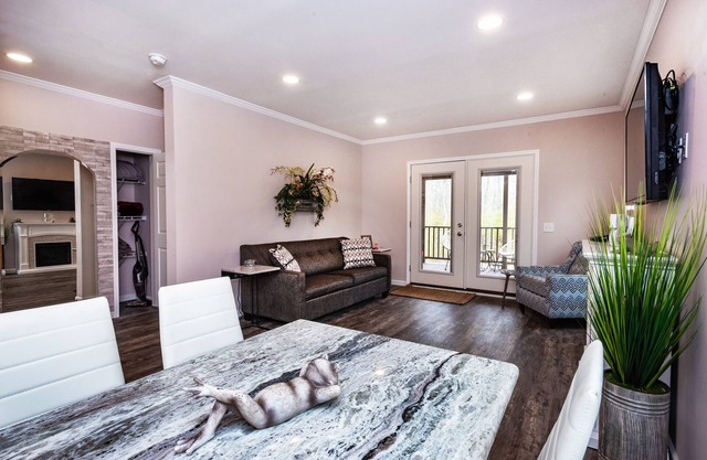 Escape to Sanctuary serene spacious home room to roam sleeps 6 pet-friendly