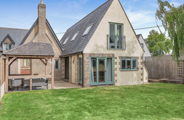 Escape to The Pool House, a countryside retreat in Thornhill, Dorset.