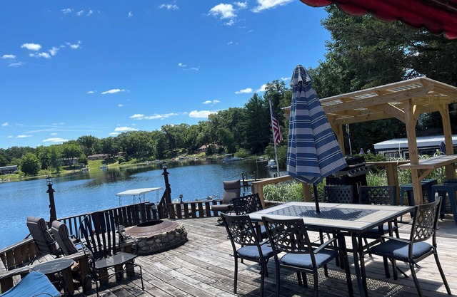 Escape to the Lake with all the comfort of home! Begin fall touring with us!