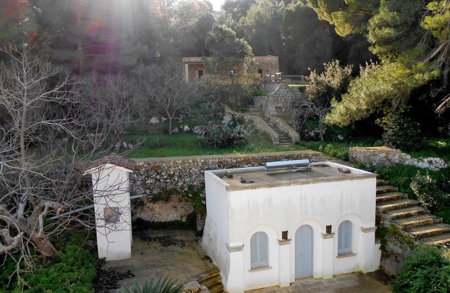 Estate with ancient stone houses surrounded by greenery! in the heart of Salento!