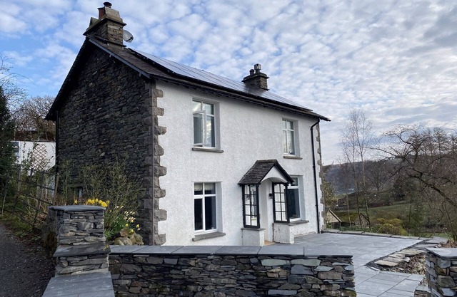 ESTCOTE, character holiday cottage, with open fire in Hawkshead