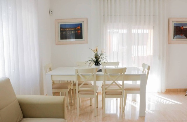 Estupendo apartamento vacacional, de alquiler por días, con piscina privada en S