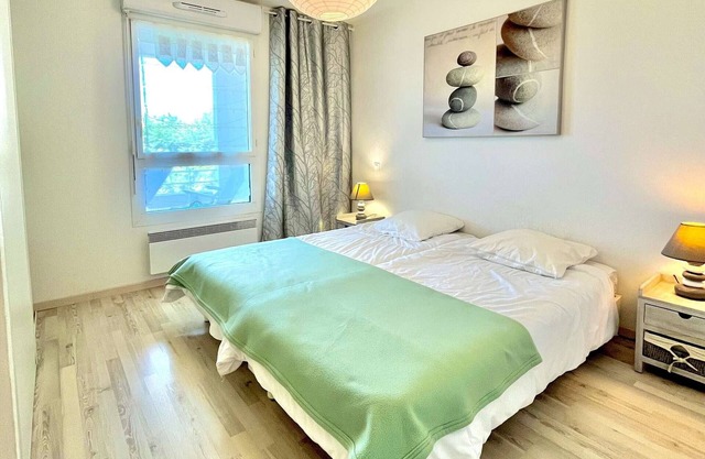 Etel: 2-room apt 42m², balcony, parking, near beach, pets allowed