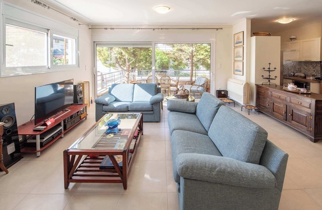 Eugenia’s Getaway by the Beach – Diminio Escape