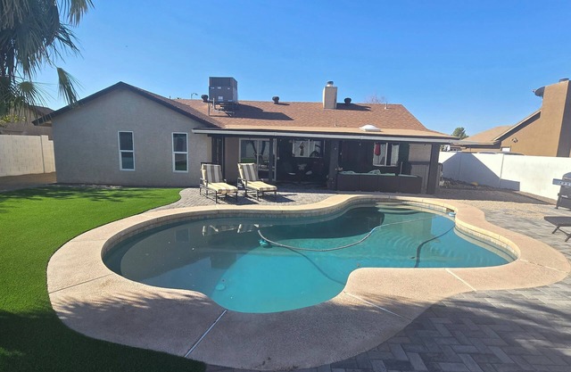 EUPHORIA IN PEORIA! Heated Pool, Prime Location & Good Vibes! 5 Mins to Westgate