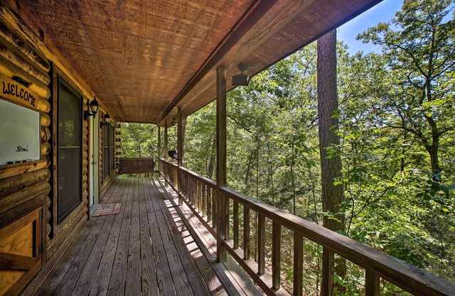 Eureka Springs Studio w/Deck, Views & BBQ!