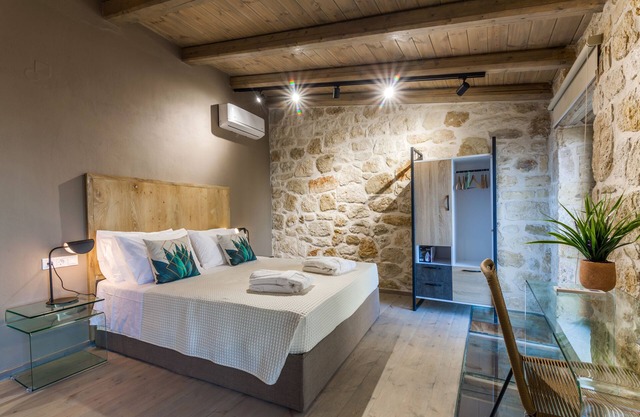 Evangelia Casa, comfy stay, centrally, with views!