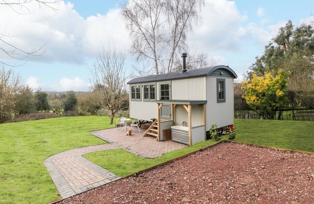 EVENDINE HUT @ EVENDINE COTTAGE in Colwall, Herefordshire
