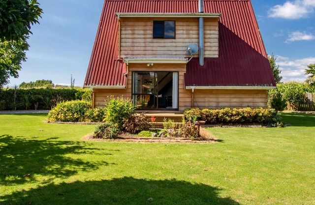 Evergreen Cottage - Motueka Holiday Home