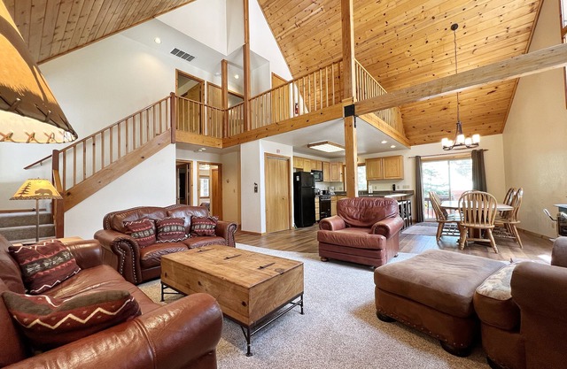 Evergreen Escape - 4 bedroom, loft, 2.5 bath home, quiet neighborhood