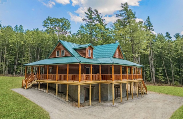 Evergreen Lodge Lakefront 6 Br 3Ba Kayaks Fishing!