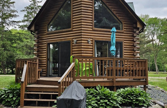 Evergreen Lodge,Waterfront Log Cabin,Wolf River,Partridge Lake,Fremont,Wisconsin