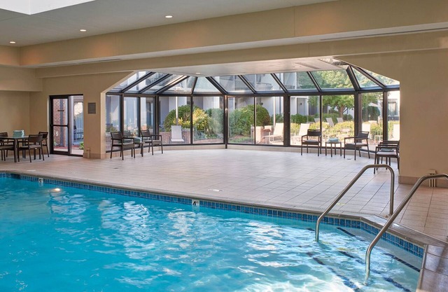Everything You Need For The Perfect Vacation! Pool, Parking, Pets Allowed w/Fee