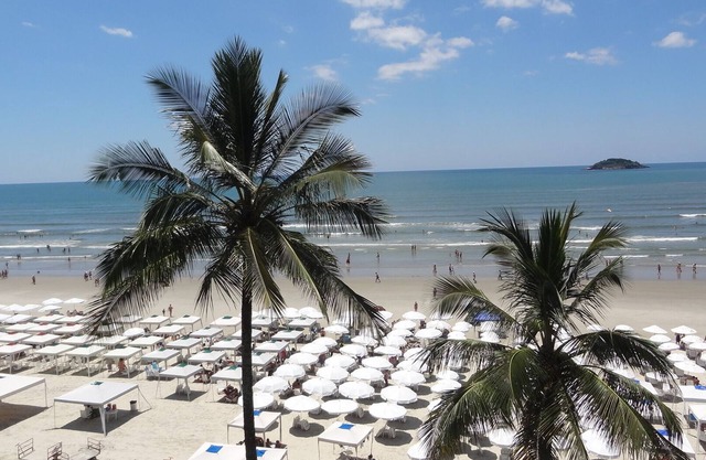 Excellent 135 m2 apartment 70 m from the sea, with electric barbecue and Wi-Fi