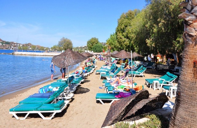 Excellent 3 Bedroom Private Villa With Private Swimming Pool And Private Garden.