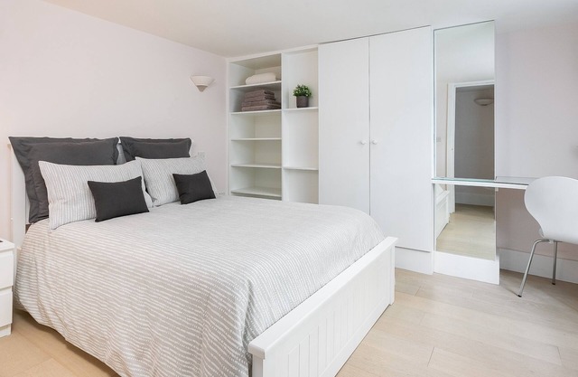 Excellent Apartment with Private Patio, and Park across the road.