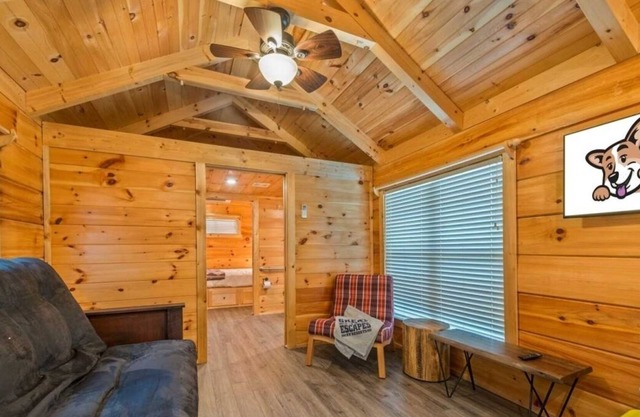Excellent Choice! Full Kitchen, Pool, Short Drive to Boonville Heritage Park