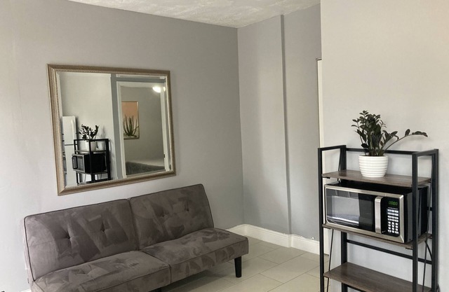 Excellent Studio Centraly Located