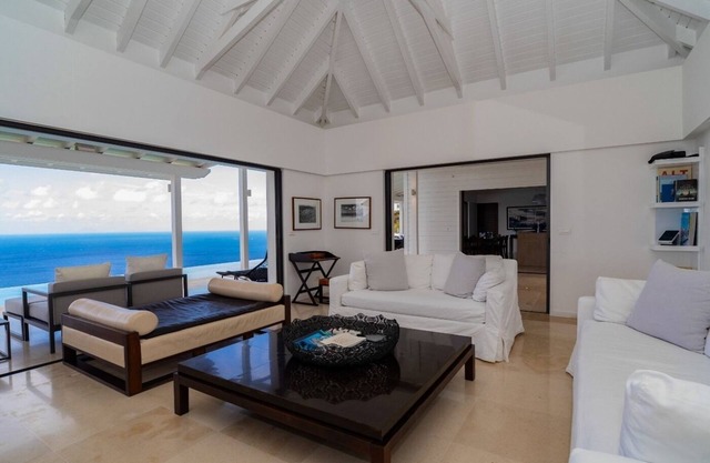Exceptional 4 BDRM Villa w Jacuzzi and Pool